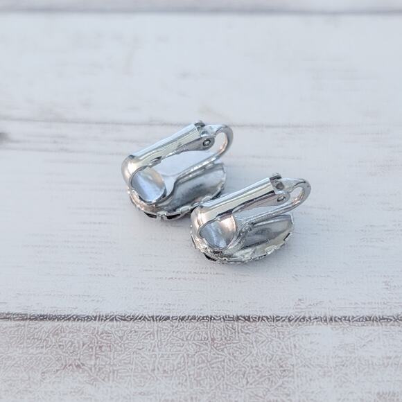 Vintage Clip On Earrings Stylish Black Oval - Picture 4 of 5